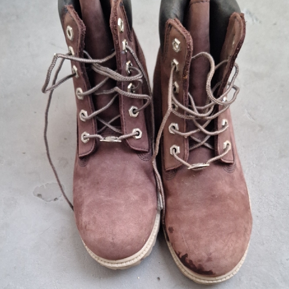 Timberland Brown Combat Boots with Lace-Up Design and Padded Collar